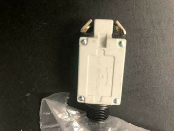 Over 10 million line items available today.. - CIRCUIT BREAKER 5 AMP P/N 7274-2-5 NS COND # 10933 (2)